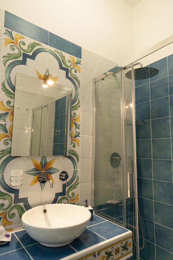 Velia34 Bed & Breakfast Salerno Bagian luar foto