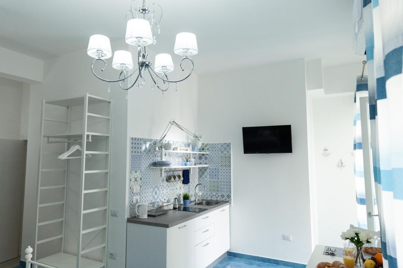 Velia34 Bed & Breakfast Salerno Bagian luar foto
