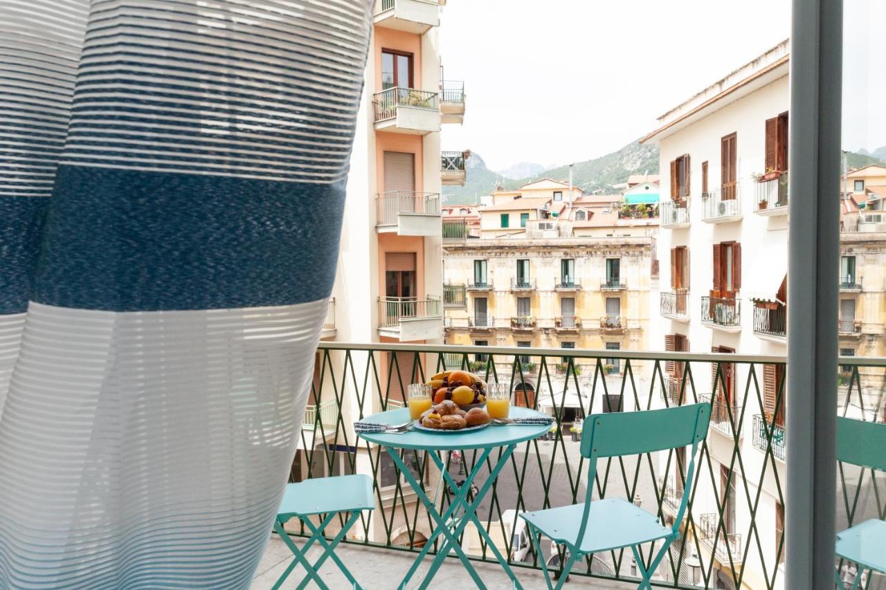 Velia34 Bed & Breakfast Salerno Bagian luar foto