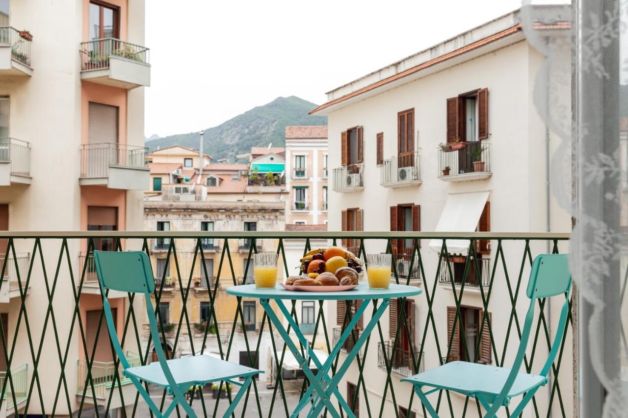 Velia34 Bed & Breakfast Salerno Bagian luar foto