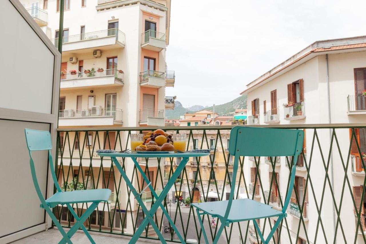 Velia34 Bed & Breakfast Salerno Bagian luar foto