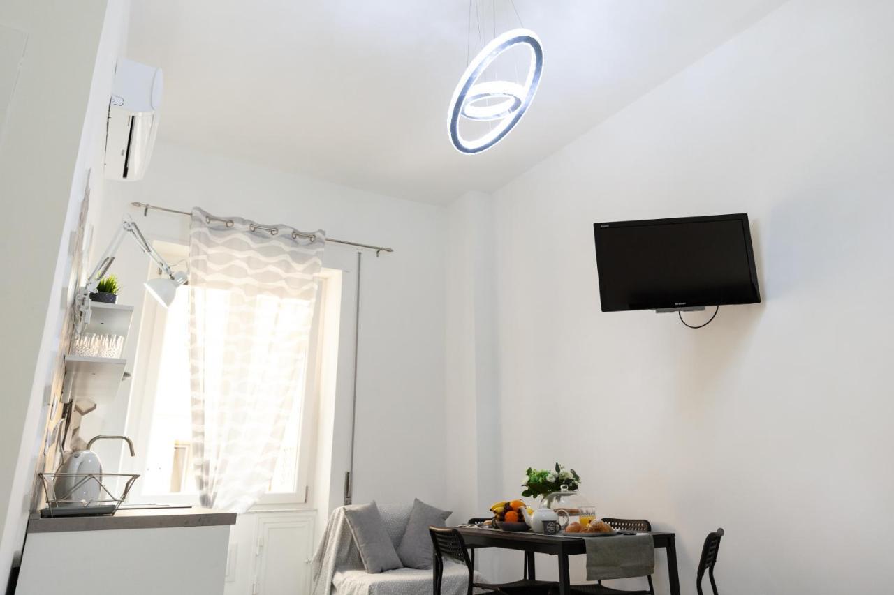 Velia34 Bed & Breakfast Salerno Bagian luar foto