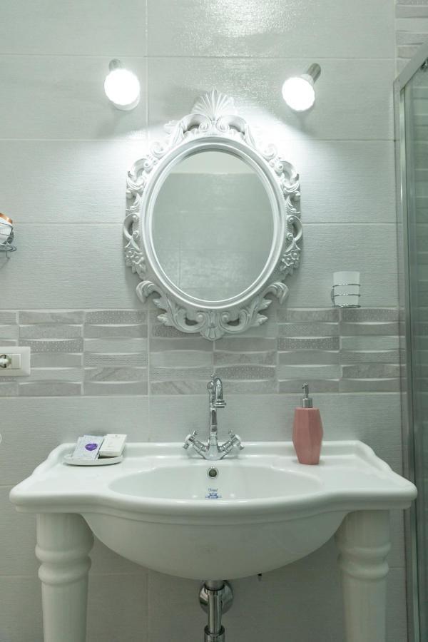 Velia34 Bed & Breakfast Salerno Bagian luar foto