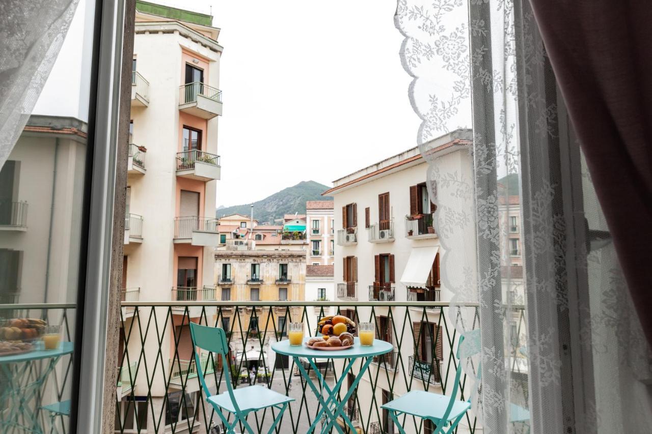 Velia34 Bed & Breakfast Salerno Bagian luar foto