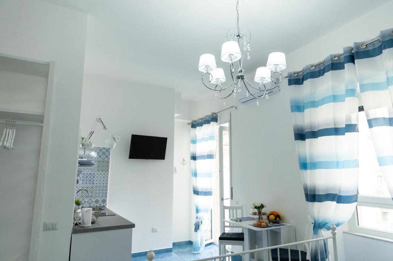 Velia34 Bed & Breakfast Salerno Bagian luar foto