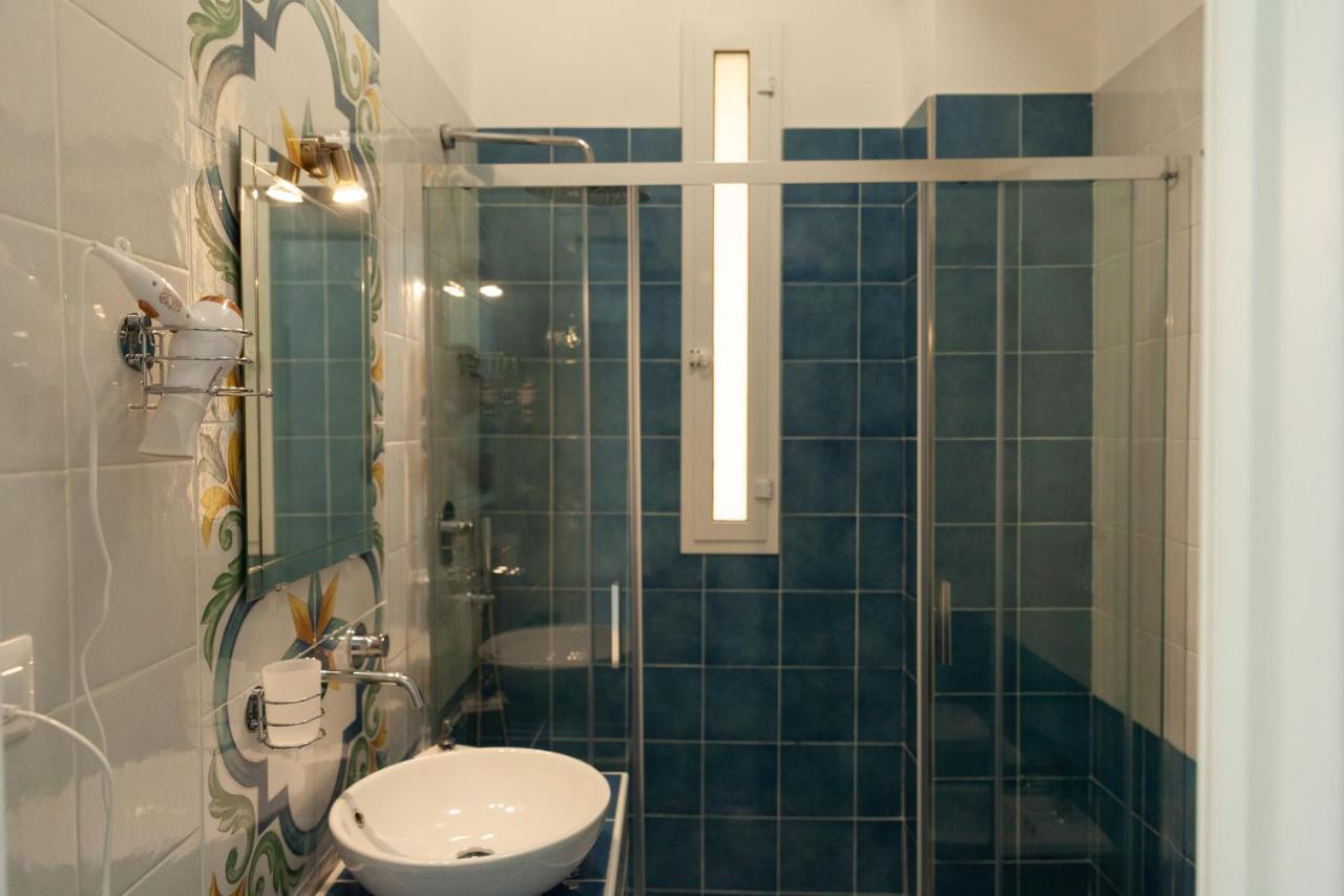 Velia34 Bed & Breakfast Salerno Bagian luar foto
