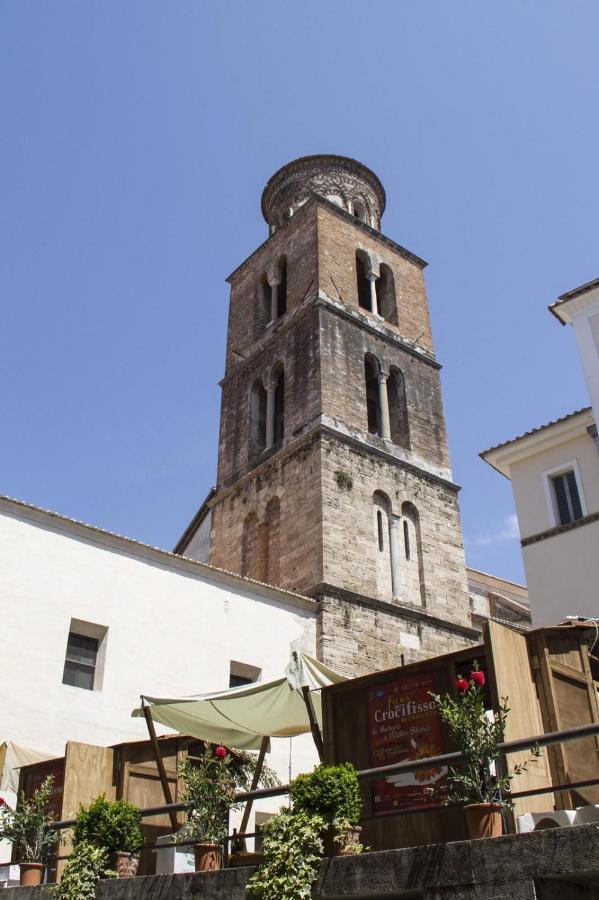 Velia34 Bed & Breakfast Salerno Bagian luar foto