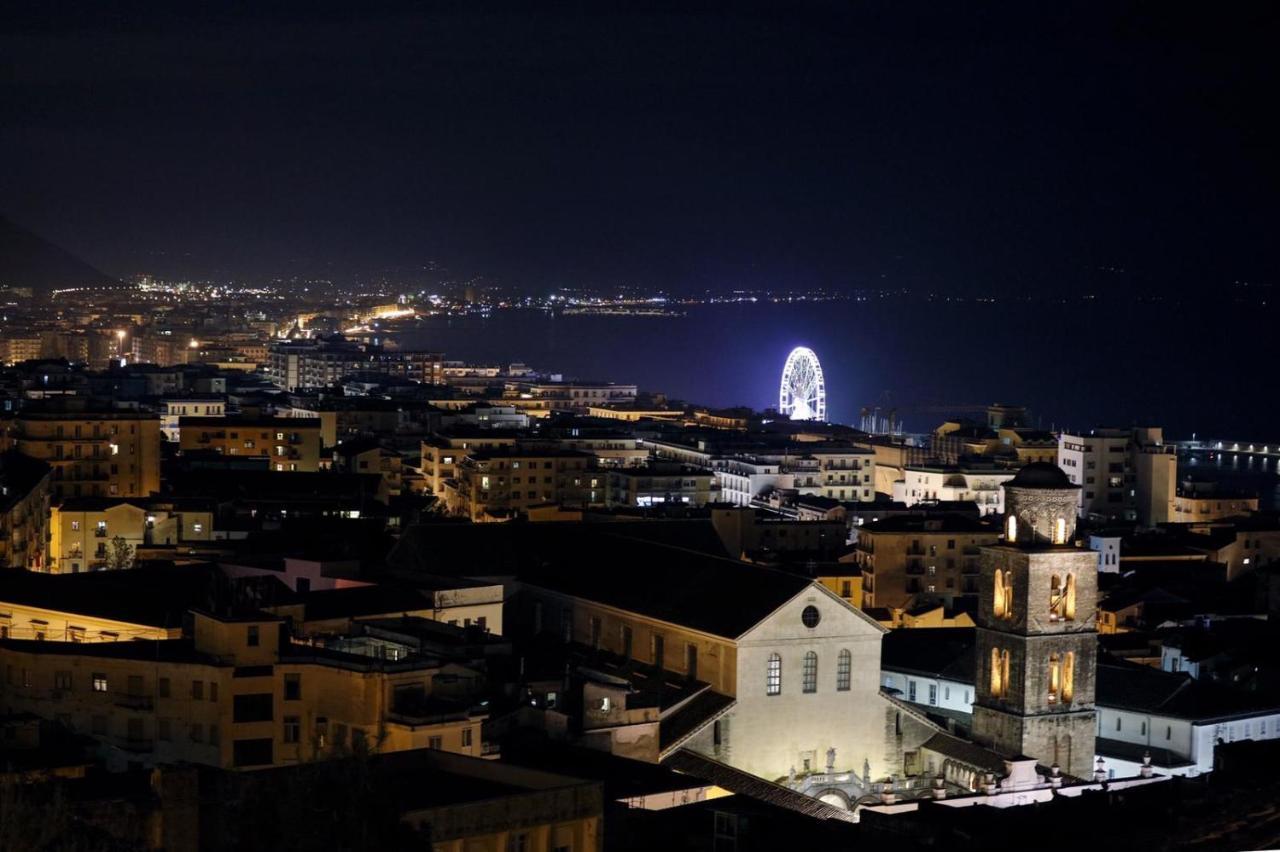 Velia34 Bed & Breakfast Salerno Bagian luar foto