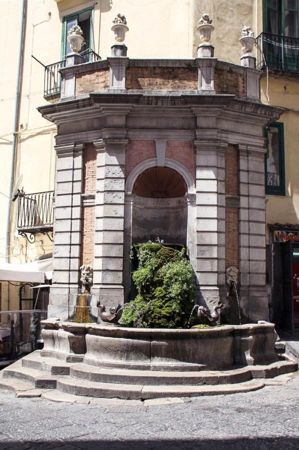 Velia34 Bed & Breakfast Salerno Bagian luar foto