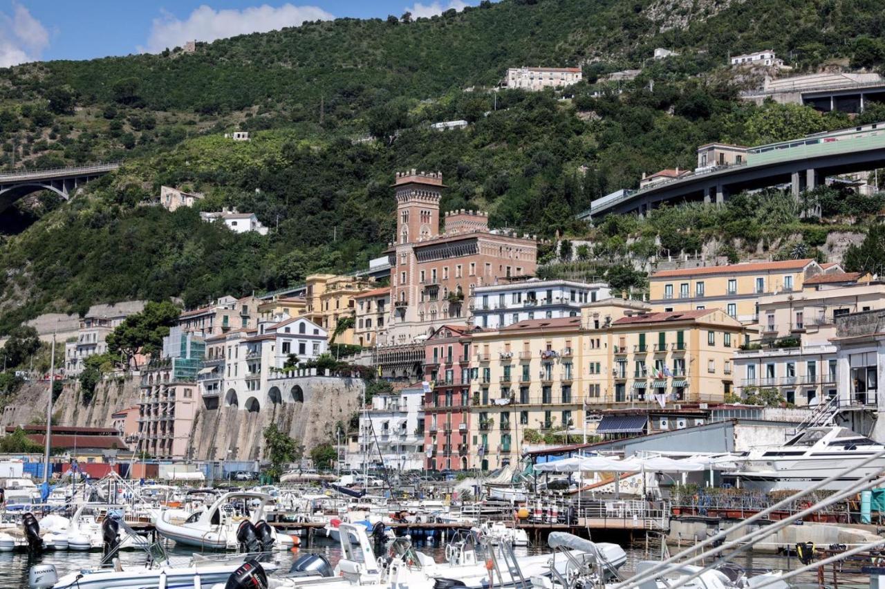 Velia34 Bed & Breakfast Salerno Bagian luar foto