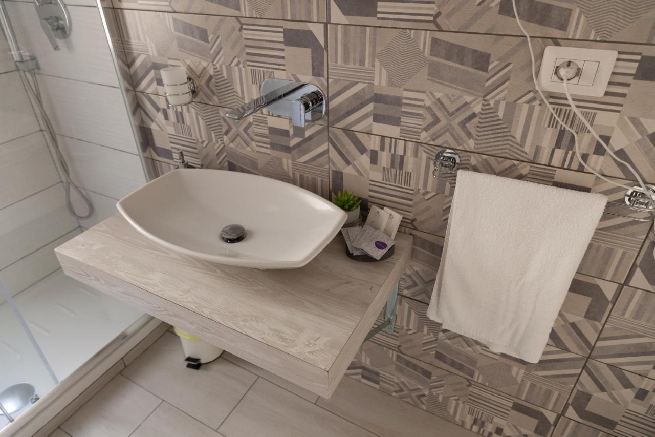 Velia34 Bed & Breakfast Salerno Bagian luar foto