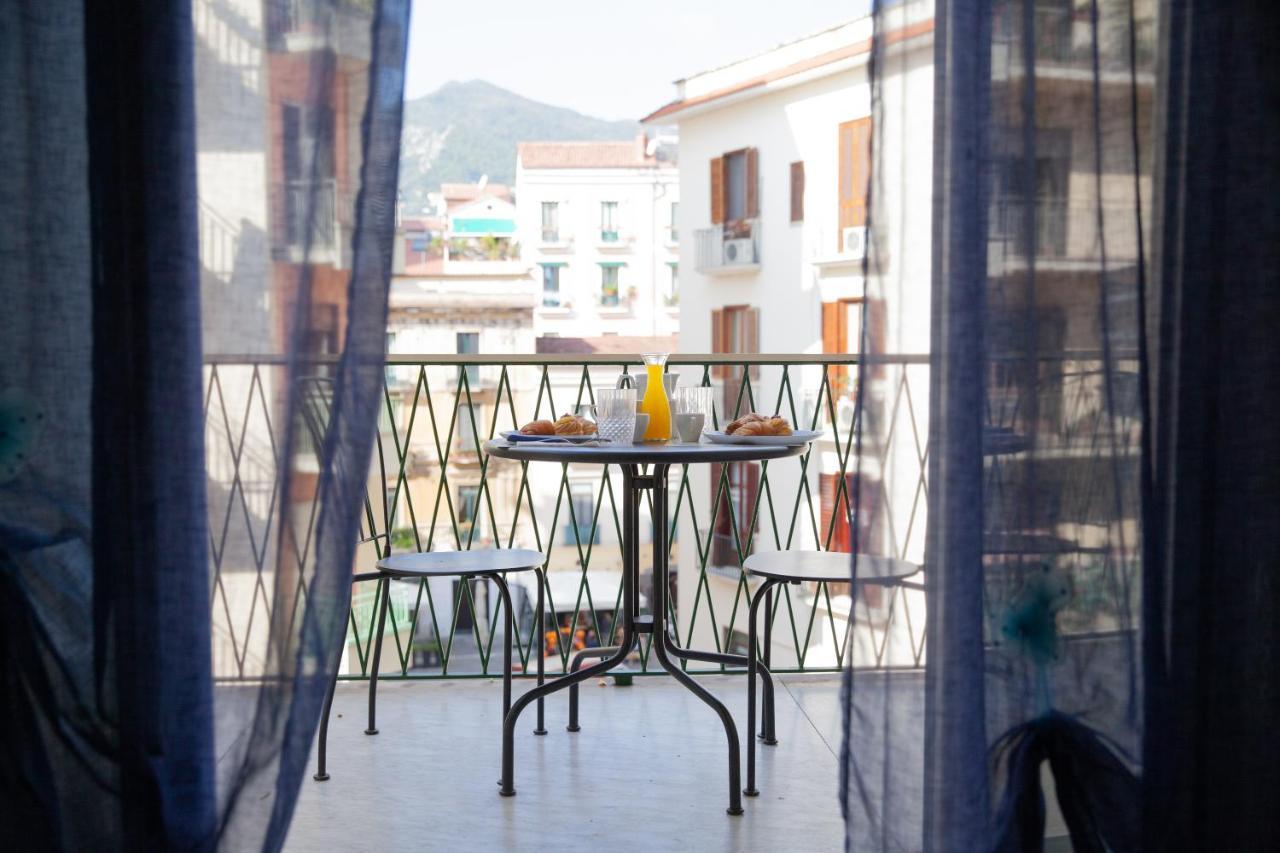 Velia34 Bed & Breakfast Salerno Bagian luar foto