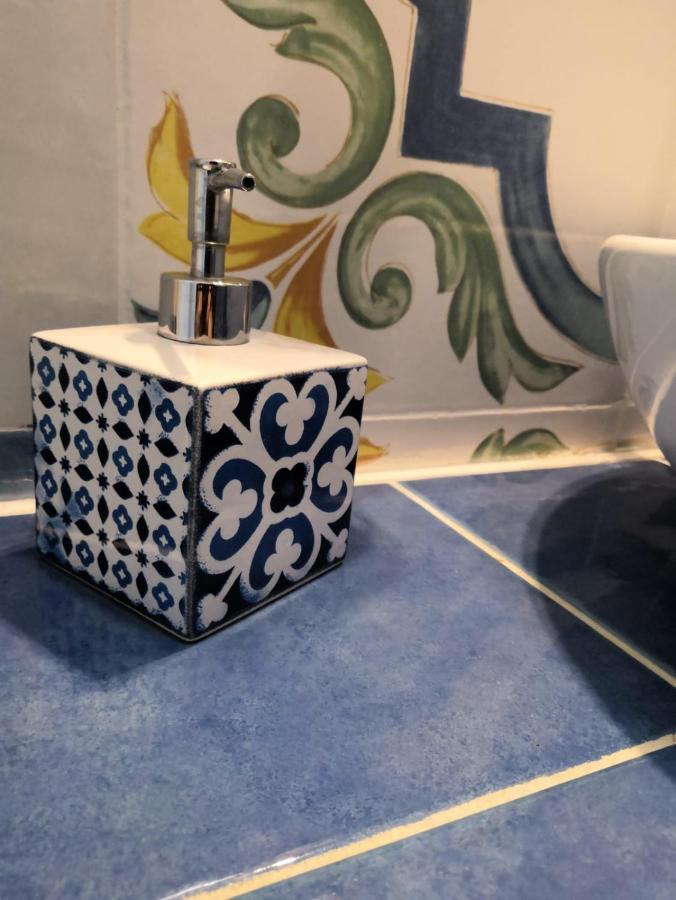 Velia34 Bed & Breakfast Salerno Bagian luar foto
