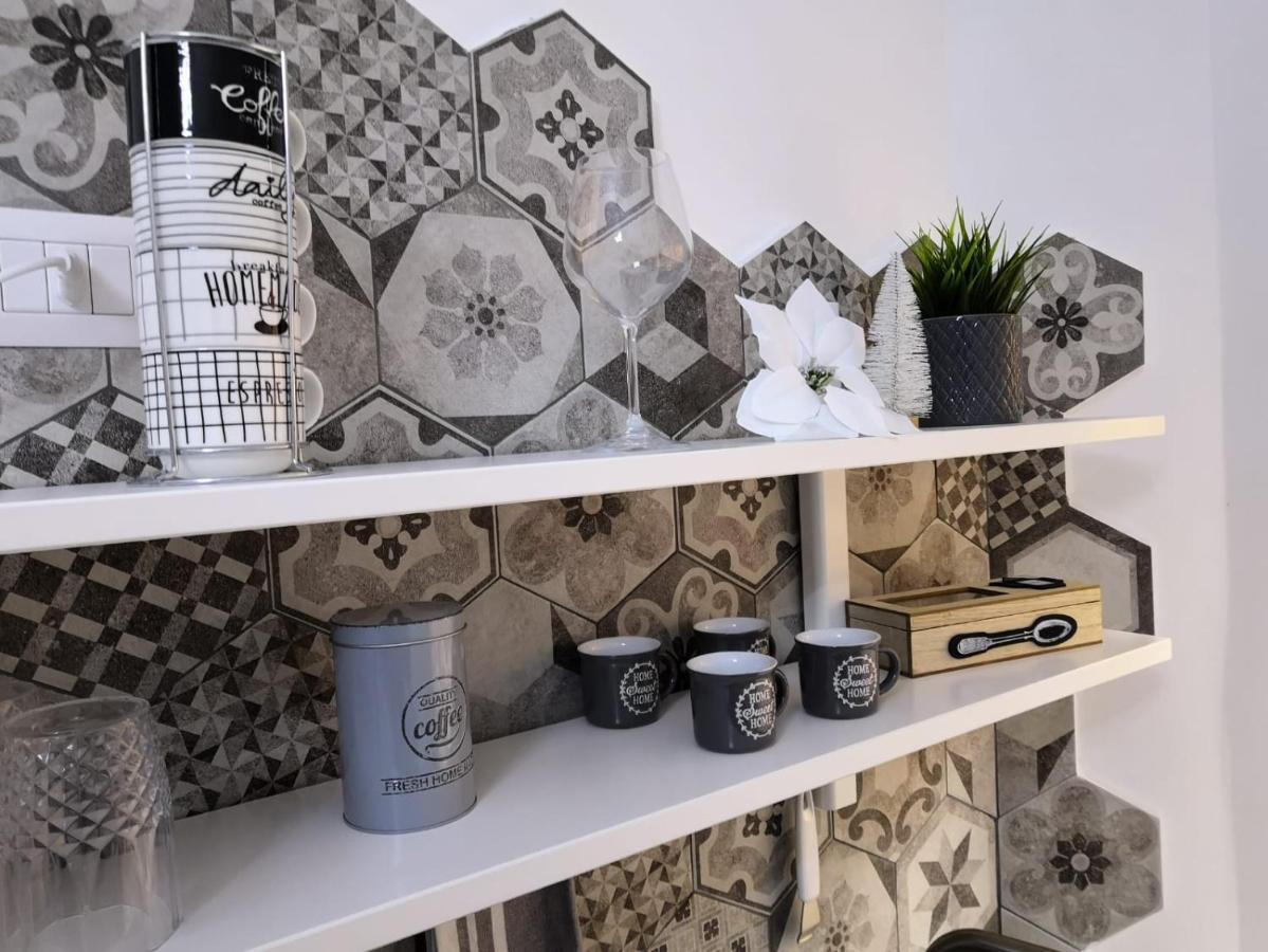 Velia34 Bed & Breakfast Salerno Bagian luar foto
